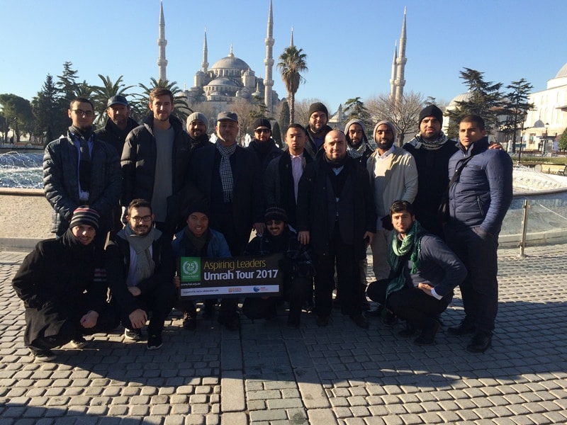 03 199 tour group in front of sultan ahmet the blue mosque in istanbul
